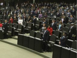 Esta tarde, los Diputados guardaron un minuto de silencio en memoria de las víctimas del siniestro en Pemex. NTX /