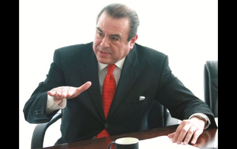 Carlos Cárdenas, presidente del IMCP, señala la necesidad de una estructura tributaria competitiva para atraer inversión extranjera. ARCHIVO /
