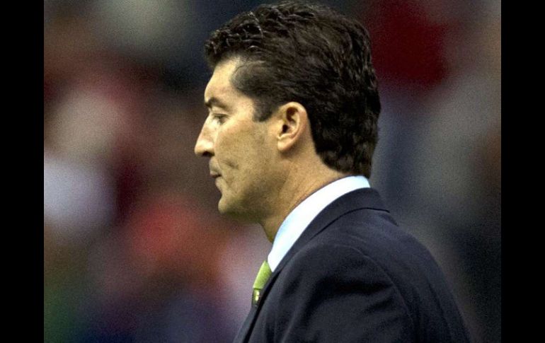 De la Torre dice que Jamaica es un equipo que juega bien parado dentro del campo y destaca su fuerza física. AFP /