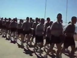 Imagen del video grabado por un paseante en Viña del Mar, mientras los marines entrenaban. ESPECIAL /