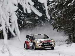 Loeb impuso el ritmo en los caminos congelados de Suecia. AFP /