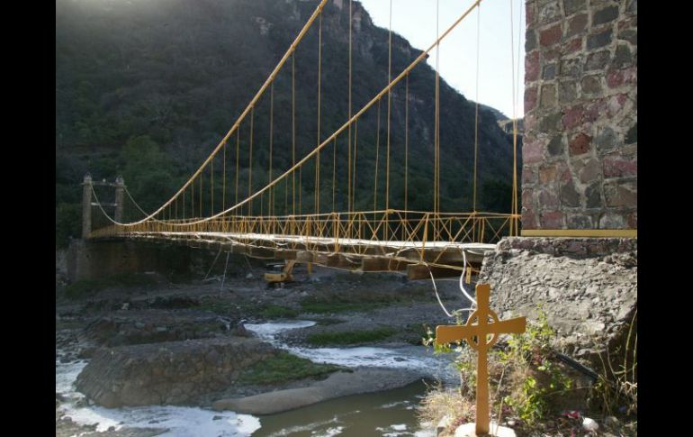 Con el proyecto de la Presa de Arcediano, el INAH autorizó la demolición del puente de la segunda mitad del siglo XX. ARCHIVO /