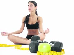 Rutina. Ejercicio y alimentos enérgeticos son suficientes para deshacerse de los kilos acumulados.  /