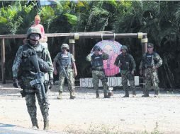 Soldados colocan retenes en varios sitios de Acapulco en búsqueda de los responsables del ultraje a vacacionistas extra AFP /