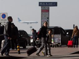 La nube de contaminación es evidente en los paisajes cotidianos. Aquí, el aeropuerto de Beijing. AFP /