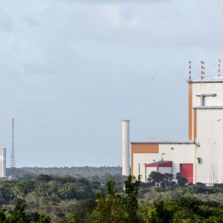 Firman contrato para el lanzamiento de cuatro satélites