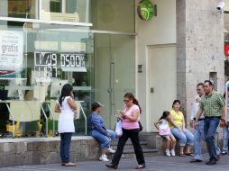 La Policía de Zapopan tiene personal para la vigilancia continua en los bancos. ARCHIVO /
