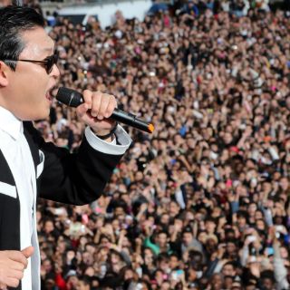 Psy enloquece a millones en el carnaval de Salvador