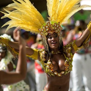 Multitud festeja carnaval en Río para entrar en Guinness Récords
