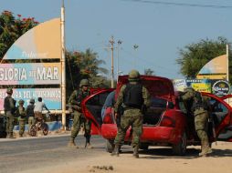 En la zona donde ocurrió la agresión, elementos del Ejército Mexicano han instalado retenes de revisión y recorridos en las playas. ARCHIVO /