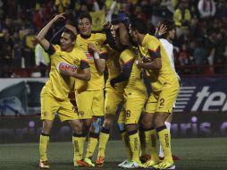 Los jugadores del América celebran el segundo gol anotado por Paul Aguilar (izq). MEXSPORT /