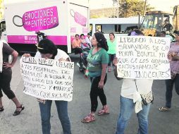 Pobladores de Acapulco se manifiestan contra las autoridades federales que investigan la agresión de las turistas españolas. ESPECIAL /