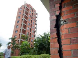 Algunos edificios sufrieron daños evidentes debido al sismo. AFP /