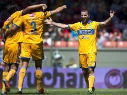 Tigres festeja una de las anotaciones del juego ante Toluca. MEXSPORT /