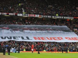 El Manchester United recordó la tragedia del 6 de febrero de 1958 cuando su equipo tuvo un accidente aereo. EFE /