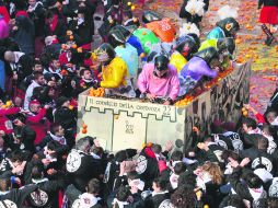 El festival celebra las luchas de los ciudadanos  contra los señores feudales en la Edad Media. AFP /