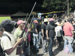 Procesados y entregados. La policía comunitaria entregó el viernes a 11 presuntos delincuentes a las autoridades.  /