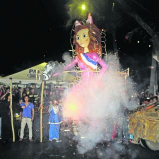 ''Florence Cassez'' arde en llamas en Mazatlán