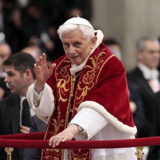 Fundéu BBVA: Los papas ''renuncian'', no ''dimiten'' ni ''abdican''