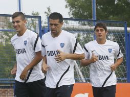 Riquelme (centro) regresa a Boca también debido a la exigencia de la afición. EFE /