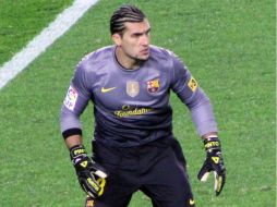 El guardameta andaluz llega en el mercado de invierno de 2008 y es requerido cuando Valdés, el titular, sufre lesiones. ESPECIAL /