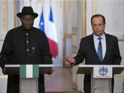 Francois Hollande recibe en el Elíseo a su homólogo nigeriano, Goodluck Jonathan. EFE /