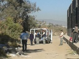 Elementos de la Policía de San Pedro Tlaquepaque acudieron al lugar del hallazgo.  /
