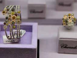 Algunas mujeres desean como regalo un anillo de compromiso. ARCHIVO /