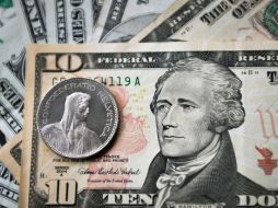 En bancos de Guadalajara su venta es de 12.94 pesos. ARCHIVO /