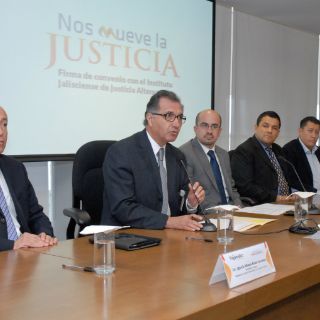 Tlajomulco firma acuerdo para solucionar conflictos legales