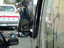 A las 17:20 levantaron el cuerpo para trasladarlo en la unidad del Instituto Jalisciense de Ciencias Forenses.  /