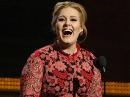 Adele no sólo está nominada a un premio Oscar, además cantará en la gala. Ayer asistió a la entrega del Grammy. AP /
