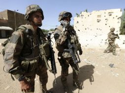 Soldados franceses patrullando junto a la estación central de policía. AFP /