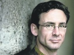 'La película debe tener un final feliz, mientras que el libro puede ser lo que quiera', expresa Palahniuk. ESPECIAL /