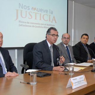 Tlajomulco firma acuerdo para solucionar conflictos legales