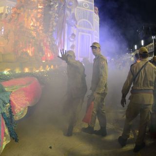 Cuatro muertos y seis heridos en incendio de carroza de carnaval en Santos