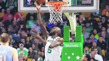 Estelar. Kevin Garnett es el pilar de la actual franquicia de Boston, la más ganadora en la historia de la NBA. AFP /