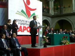 Héctor Robles dice que se invitará a los jóvenes a que se inscriban a los cursos.  /