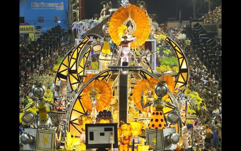 Una carroza de 30 metros de largo y 10 de altura, para un carnaval en grande. AFP /