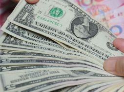 En bancos de Guadalajara su venta es de 12.90 pesos. ARCHIVO /