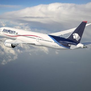 Banamex vende participación en AeroMéxico