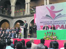 El alcalde presenta el proyecto. Representantes de universidades y empresarios asistieron al anuncio del Instituto de Capacitación. EL INFORMADOR /