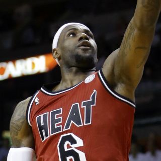 James bate otra marca histórica