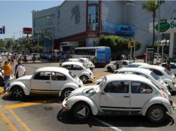 Los automovilistas se inconformaron al recordar el caos vial causado ayer por los bloqueos de familiares de los detenidos. ARCHIVO /
