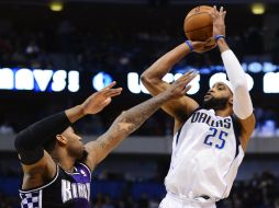 Vince Carter (der) ahora forma parte de los mejores en la historia de la NBA. EFE /