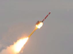 Un misil lanzado de un crucero con un alcance superior a los mil kilómetros. El sistema de misiles es parte de los simulacros. EFE /