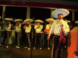 Un mariachi cobra apróximademente tres mil 700 pesos por la noche. ARCHIVO /