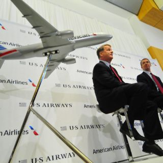 Fusión de AA y US Airways crea gigante del transporte aéreo