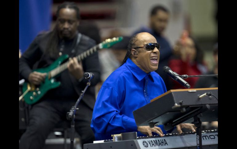 El cantante apunta que hay ciertas cosas que deben tratarse con cuidado. AP /