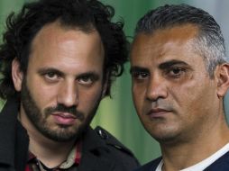 Los directores, Guy Davidi y Emad Burnat creadores del documental ''5 cámaras rotas''. AP /